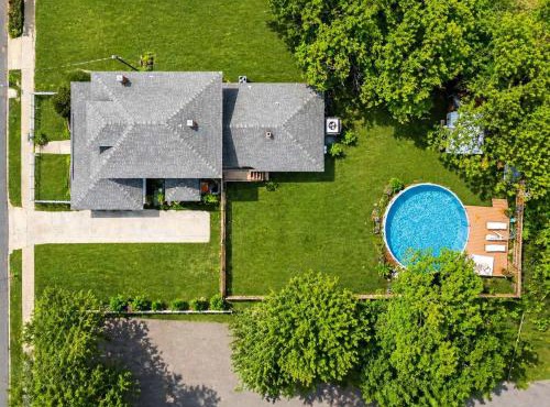 Roberson House Private Pool Walk to DT Sleeps 12