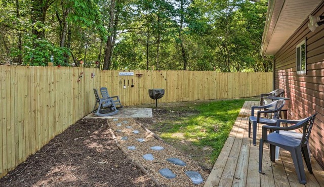 Rock Spring Hideaway with Large Yard and Grill! in LaFayette