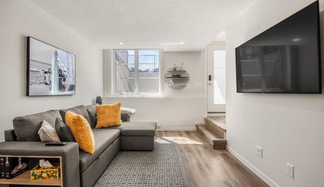 Rockland Oasis: 1BR + Parking