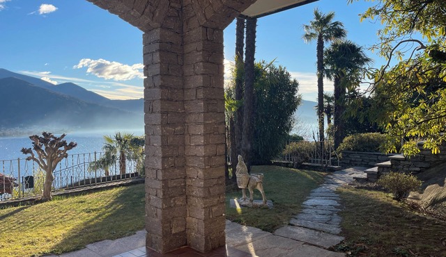 Romantic holiday apartment with a great view of the lake