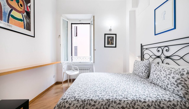Rome center-Totally retored: after a long stay we started again with short stays