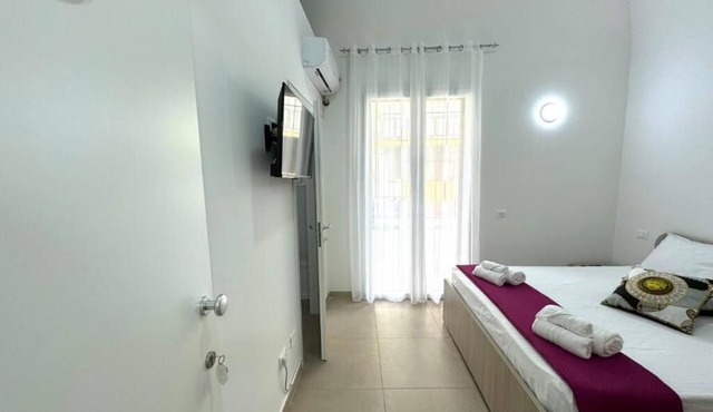 ROOM 102