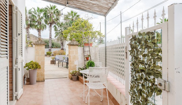 Room 'Giovanna' with Shared Terrace, Wi-Fi and Air Conditioning