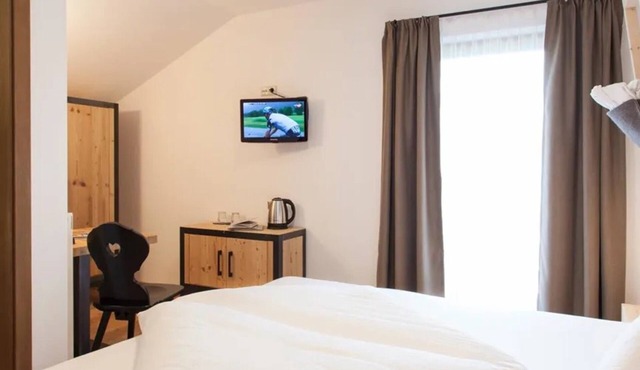 Room 'Hotel Pennhof Rubis' with Mountain View, Shared Pool and Wi-Fi