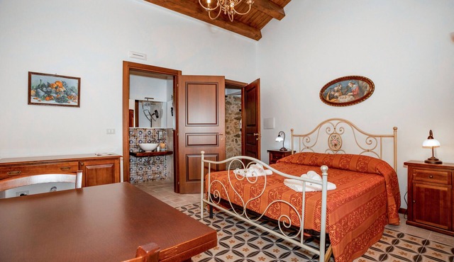 Room 'Luna' with Mountain View, Wi-Fi and Air Conditioning