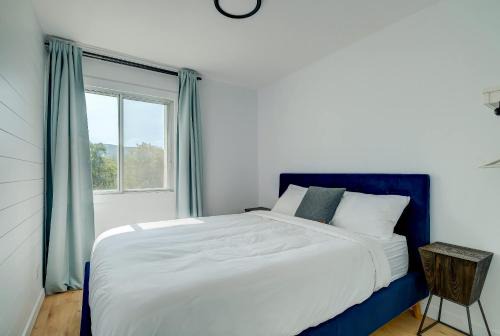 room with shared bathrooms 883 Shefford