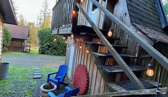 Rustic 1 Bedroom farm style loft with fire pit