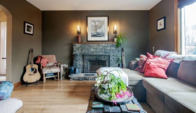 Rustic Charm: Vintage Farm Retreat in Dartmouth