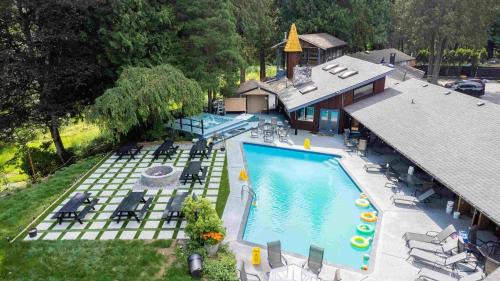 Rustic Farm House with Pool , Hot Tub , Sauna - Events Allowed