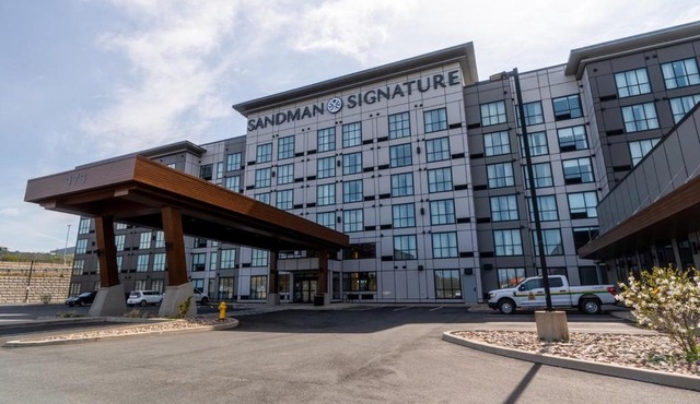 Sandman Signature Dartmouth Hotel & Suites