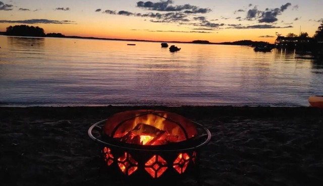 Sandy Pines Cottage. Lake Muskoka, Gravenhurst