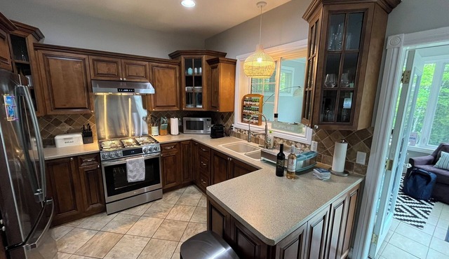 Sauble Beach Retreat. Family-friendly & privacy! 5-min away from the beach