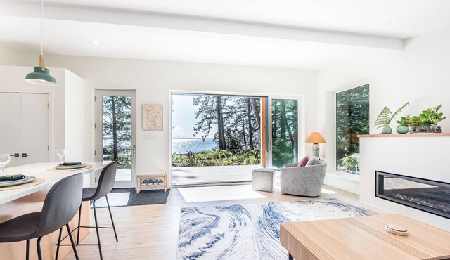 Sea Stone Quadra Cabin
