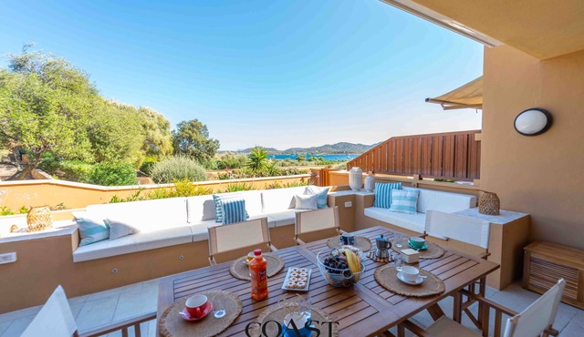 Seaside Garden - With Wi-Fi, A/C and sea view