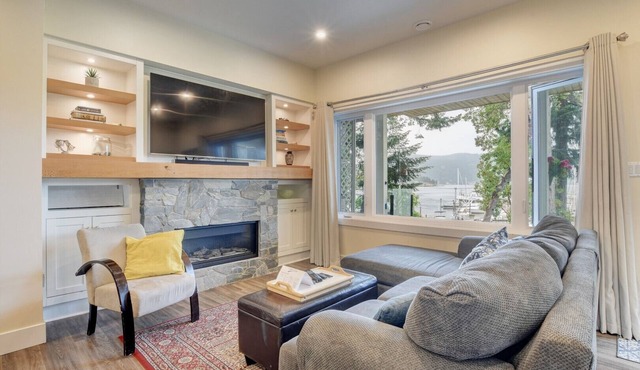 Seaside Serenity: Your 1-Bedroom Escape in Brentwood Bay