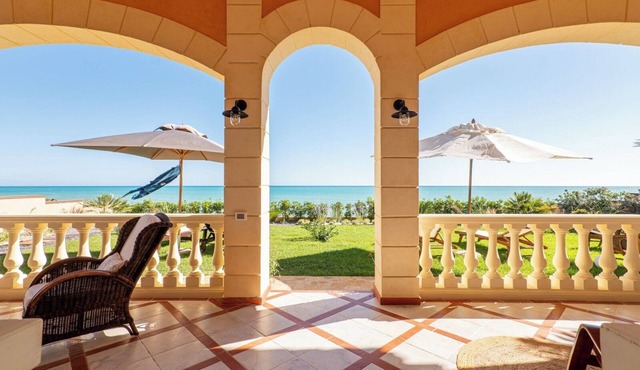 Seaside villa, suitable for families and friends, only 5 minutes from the Valley of the Temples.