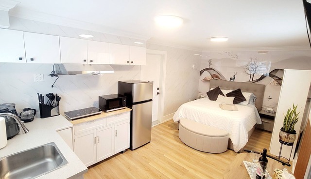 Secluded Bachelor Suite
