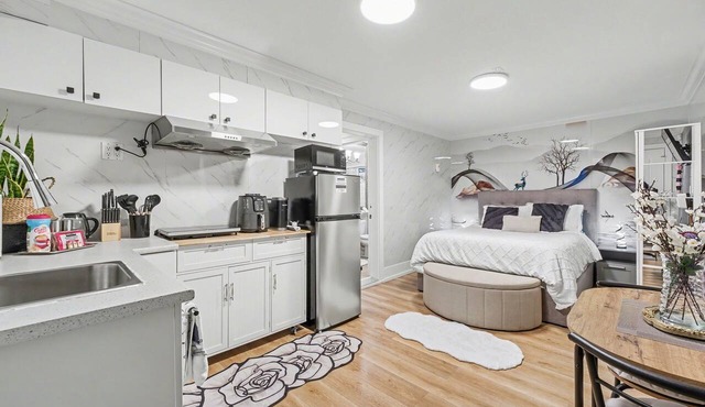 Secluded Bachelor Suite