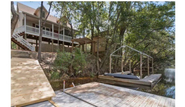 Secluded Riverfront Get-A-Way