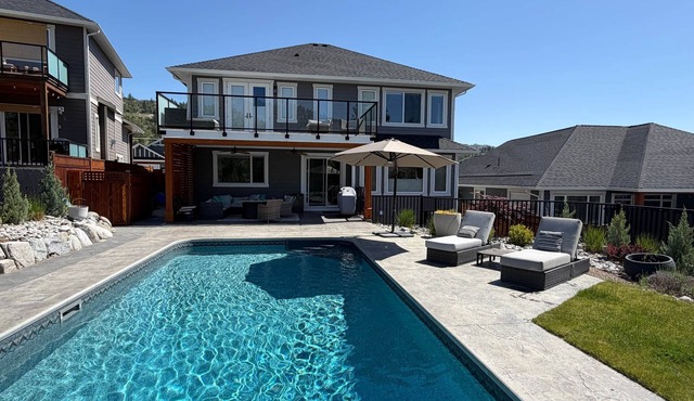 Sendero Pool House - Lawrence Ave