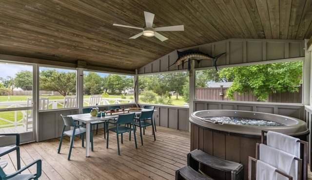 Serenity on Trinity - Hot Tub - Pets Welcome
