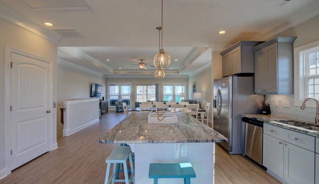 Shell Yeah! Amazing Updates, Ocean/Bay Views, Hot Tub, Elevator, Community Pool