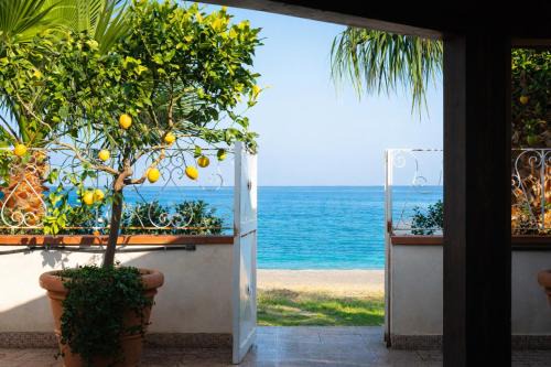 Sicily Mistral Marinello Villa fronte mare con accesso diretto