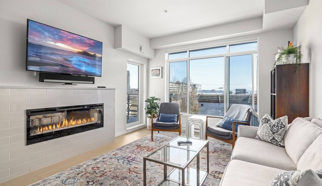 Sidney Sunnyside - Luxurious Seaside Living in Amazing Sidney by Victoria Prime!