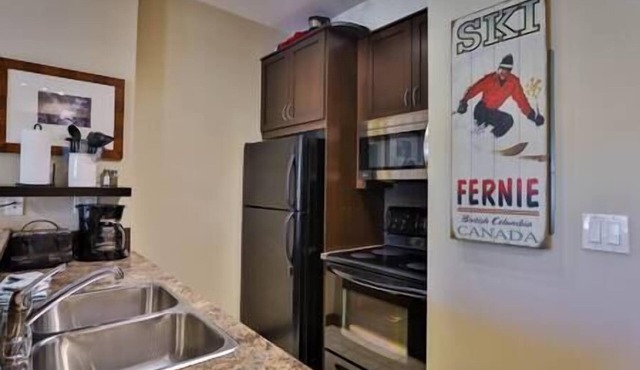 Silver Rock Studio with full kitchen and Pool