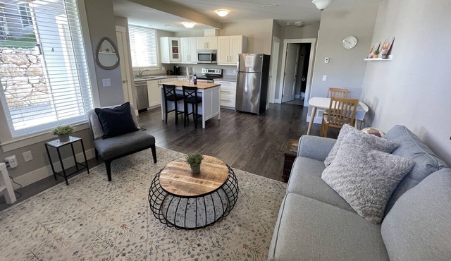 Ski at Big White, Cozy Black Mountain Retreat