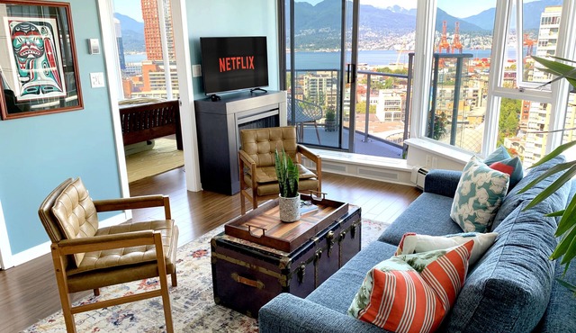 Sky High 3BR/2BTH - Spectacular Views, Free Parking!