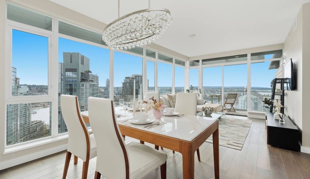 Sky-High Luxury in Vibrant Yaletown Hub WaterViews