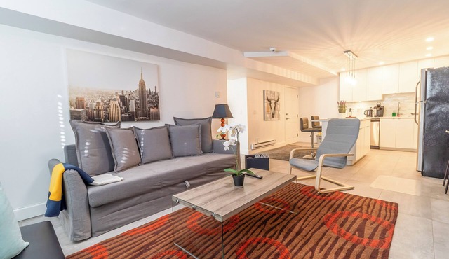 Sleek & Cozy Near the Ocean 🌊 4 Ppl 🚗 Free Parking