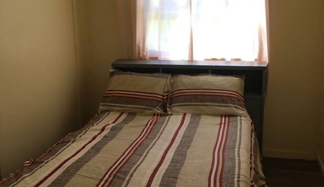 Snuggle Inn - Rustic Waterfront 3 Bedroom Cabin