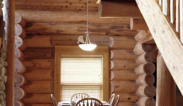 Spacious 3 bed 3 bath Log Cabin Home