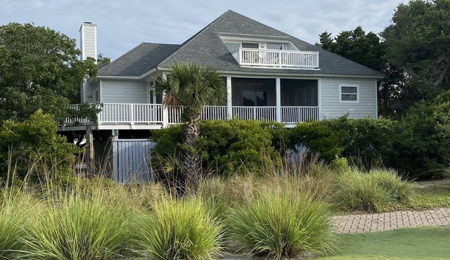 Spacious 3 bedroom, 3 full bath home on the 8th Green! Sleeps 8-10
