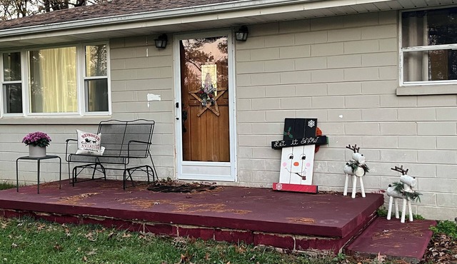 Spacious 3-Bedroom Retreat, Fully Handicap Accessible!