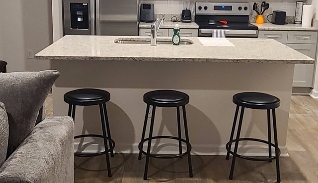 Spacious 4 bdrm 2.5 ba townhome w/2 car garage in Reedy Fork area of Greensboro