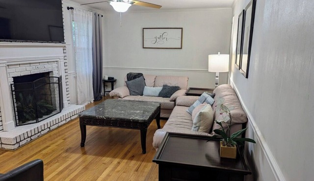 Spacious 4-bed home with king suites, near Riverbanks Zoo and downtown Columbia.