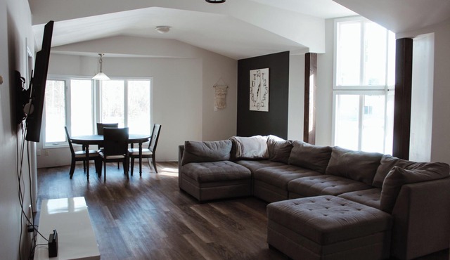 Spacious 4 Bedroom, 3 Bath Family & Dog-Friendly