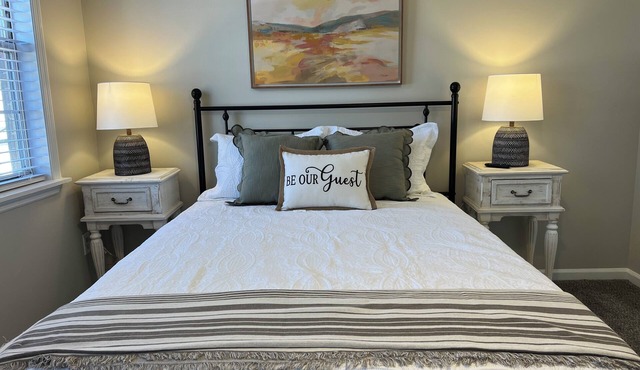 Spacious 4Bed/2Bath:Newly Refurbished: 2 Floors w/2 Living Rooms: 15 Min to GOLF