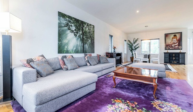 Spacious 4BR King Bed Free Parking