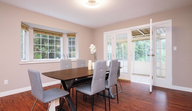 Spacious 4BR w/Ensuites Mins to Downtown YVR UBC