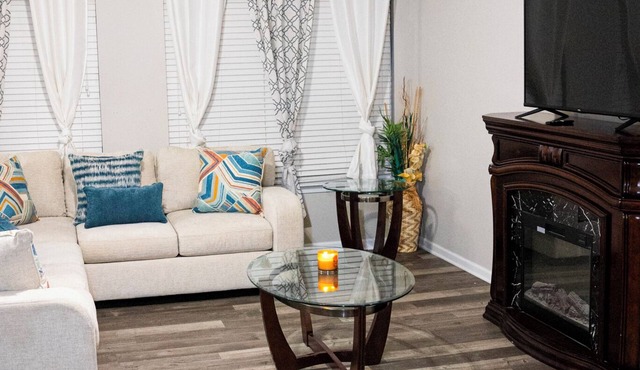 Spacious 5-bedroom house in fabulous Moncks Corner w pool table game room & WiFi