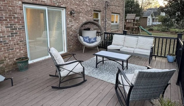 Spacious 5-bedroom house in awesome West Columbia with WiFi, AC