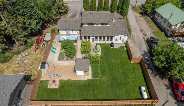 SPACIOUS 5 Br + 5 Br | Private HEATED Pool & Hot Tub | 1-minute WALK to Beach