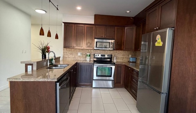 Spacious and Comfortable 3-bedroom 2-bathroom apartment