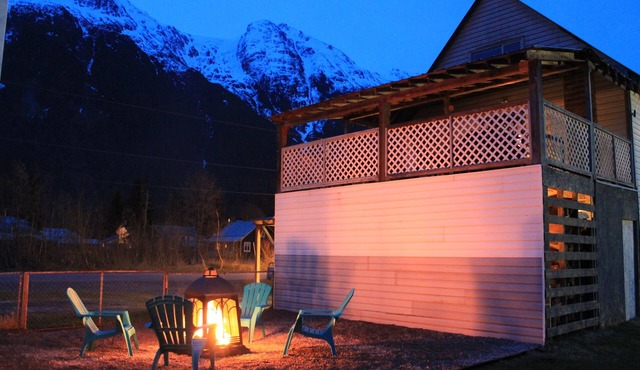 Spacious comfort-steps from downtown Stewart!