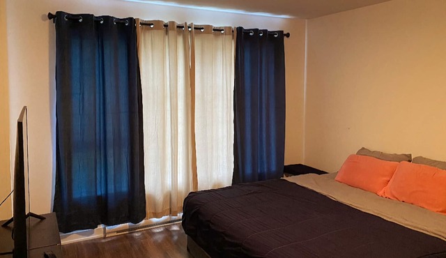 Spacious Condo for getaway with king size bed