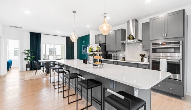 Spacious Downtown Raleigh Urban Retreat 2400 SQ. FT.